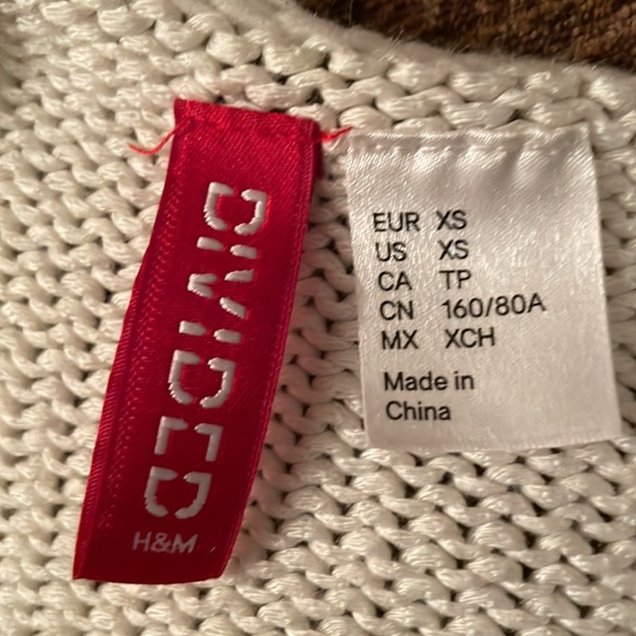 H&M Divided Cream with Blue Stars Sweater - Picture 4 of 4